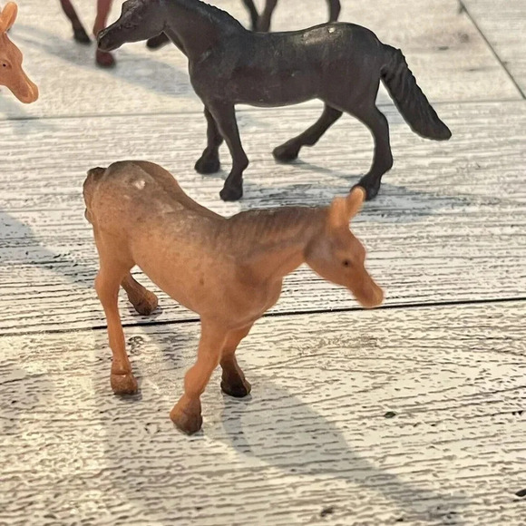 VTG Lot Of 9 Miniature Horse Figurines China Mixed Colors Poses Plastic Lot #7 - Picture 4 of 8